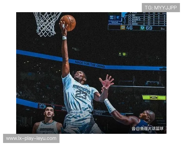 伦纳德中路转身上篮命中，快船把胜利握在手中